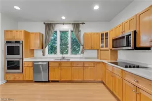 416 Castle Pines Dr, Akron, OH 44333 - Photo 10