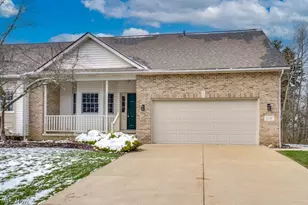 1235 Spring Ridge Cir, Alliance, OH 44601 - Photo 2
