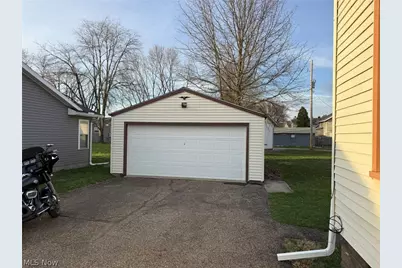 404 3rd Street NW, New Philadelphia, OH 44663 - Photo 2