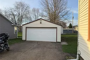 404 3rd St NW, New Philadelphia, OH 44663 - Photo 2