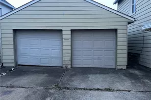 330 Sanderson Ave, Campbell, OH 44405 - Photo 10