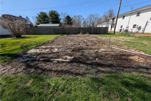 218 S Lawn Dr, Newcomerstown, OH 43832 - Photo 14