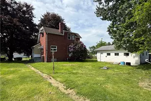 218 S Lawn Dr, Newcomerstown, OH 43832 - Photo 4