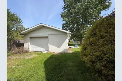 218 S Lawn Drive, Newcomerstown, OH 43832 - Photo 12
