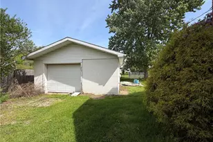 218 S Lawn Dr, Newcomerstown, OH 43832 - Photo 12