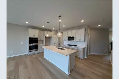 32740 Sandridge Run, Avon Lake, OH 44012 - Photo 2