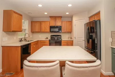 6525 Pine Bluff Avenue NE, Canton, OH 44721 - Photo 10