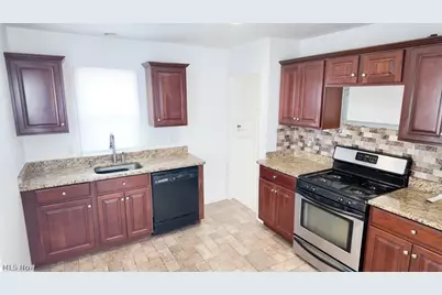 15401 Walvern Boulevard Boulevard, Maple Heights, OH 44137 - Photo 4