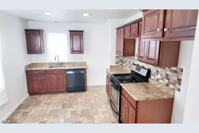 15401 Walvern Boulevard Boulevard, Maple Heights, OH 44137 - Photo 2