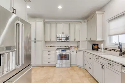 8195 Manor Gate Way, Mentor, OH 44060 - Photo 10