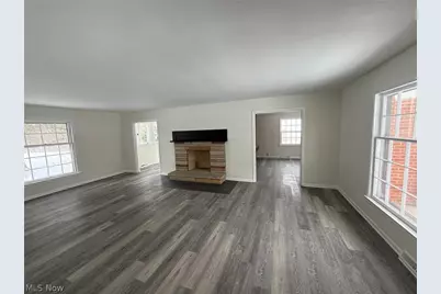 22350 S Woodland Road, Huber Heights, OH 44122 - Photo 2