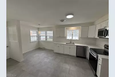 22350 S Woodland Road, Huber Heights, OH 44122 - Photo 4