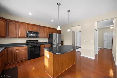 6935 Meadow Lakes Boulevard, North Ridgeville, OH 44039 - Photo 8