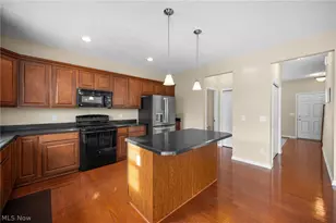 6935 Meadow Lakes Blvd, North Ridgeville, OH 44039 - Photo 8