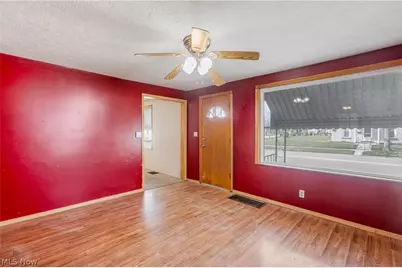 334 W 4th Street, Dover, OH 44622 - Photo 6