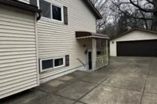 983 E 179th St, Loveland, OH 44119 - Photo 2