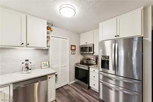 8615 Scenicview Dr, Grandview Heights, OH 44147 - Photo 14