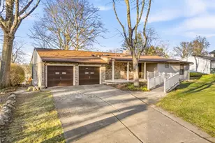 3595 Rolling Ridge Rd NE, Canton, OH 44721 - Photo 2