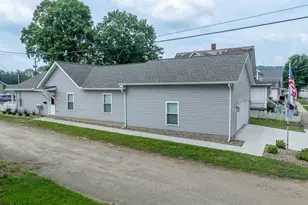 347 Ray Ave NE, New Philadelphia, OH 44663 - Photo 2