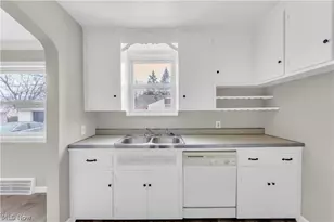 21303 Kenyon Dr, Maple Heights, OH 44137 - Photo 12