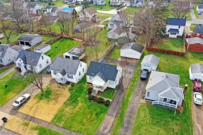 374 Meadowbrook Avenue SE, Warren, OH 44483 - Photo 2