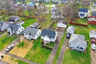 374 Meadowbrook Ave SE, Warren, OH 44483 - Photo 2