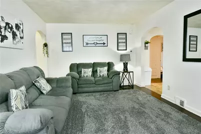 374 Meadowbrook Avenue SE, Warren, OH 44483 - Photo 8