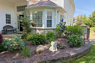 441 W Glengary Cir, Highland Heights, OH 44143 - Photo 2