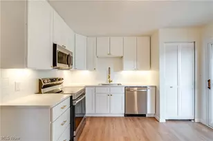 387 Harcourt Rd, Vermilion, OH 44089 - Photo 6