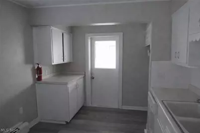 2015 Baxterly Avenue, Oakwood, OH 44107 - Photo 6