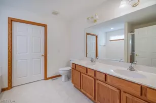 501 Falling Leaf Dr, Green Hills, OH 44131 - Photo 14