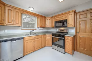 6860 Beridge St, Louisville, OH 44641 - Photo 14