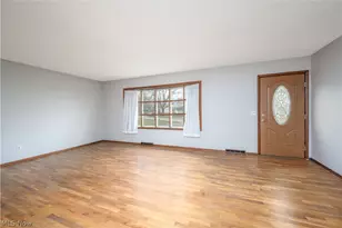 6860 Beridge St, Louisville, OH 44641 - Photo 8