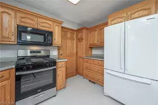 6860 Beridge St, Louisville, OH 44641 - Photo 16