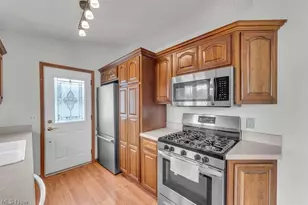 462 Waterbury Dr, Eastlake, OH 44095 - Photo 8