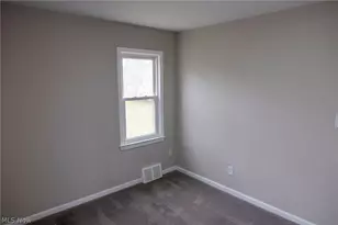 795 E 260th St, Euclid, OH 44132 - Photo 14