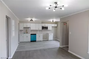 795 E 260th St, Euclid, OH 44132 - Photo 6