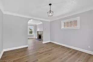 231 E 210th St, Euclid, OH 44123 - Photo 8