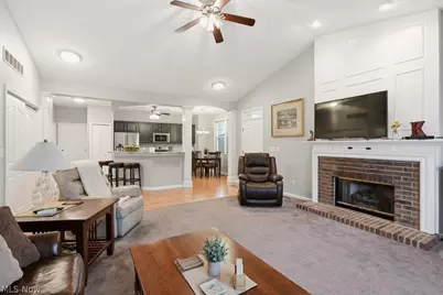 391 Stone Bridge Drive #34, Sagamore Hills, OH 44067 - Photo 4