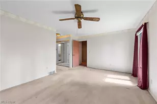 6656 Woodhawk Dr, Mayfield Heights, OH 44124 - Photo 28