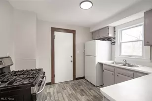 17421 Broadway Ave, Maple Heights, OH 44137 - Photo 10