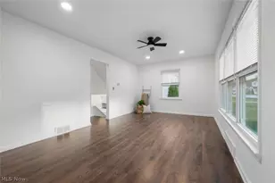 3041 Hudson Dr, Cuyahoga Falls, OH 44221 - Photo 4