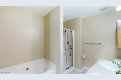 2162 Thornbury Lane, Akron, OH 44319 - Photo 12