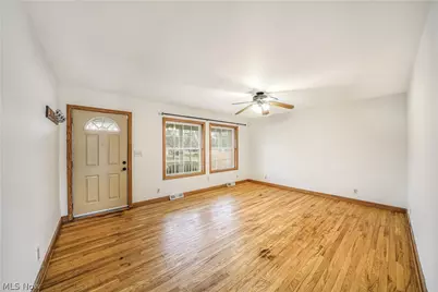 5216 Kuszmaul Avenue NW, Warren, OH 44483 - Photo 2