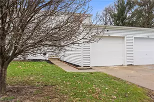 190 Deepwood Dr, Wadsworth, OH 44281 - Photo 2