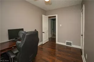 2721 Meadow Dr, Akron, OH 44312 - Photo 14