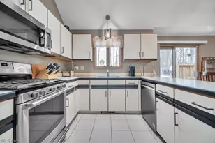 10067 Jamestown Dr, North Royalton, OH 44133 - Photo 10