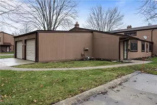 26705 Lake of the Falls Blvd, Olmsted Falls, OH 44138 - Photo 18