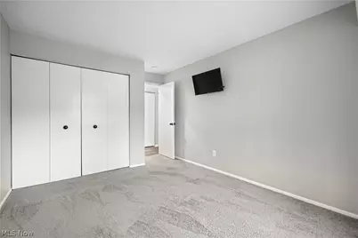 26705 Lake Of The Falls Boulevard, Olmsted Falls, OH 44138 - Photo 12