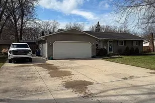 530 Maple Ave, Sheffield Lake, OH 44054 - Photo 2